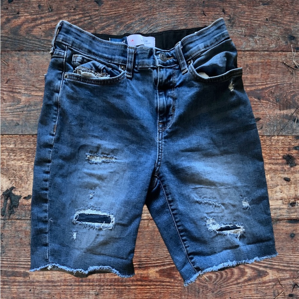 Ripped Jean shorts. (Color:Blue) Size 14 slim Kids.BRAND| Old Navy/slightly used